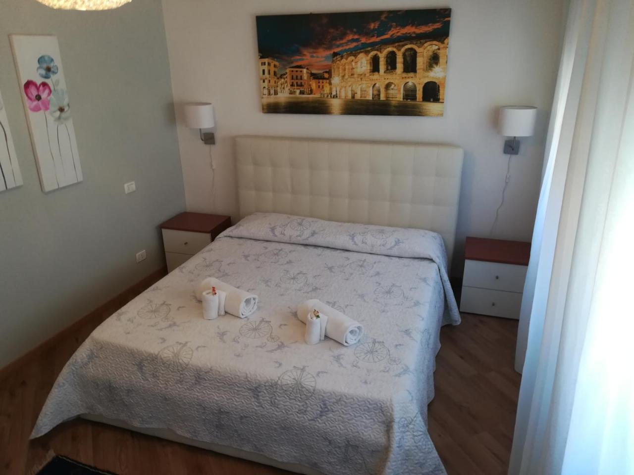 Отель A Casa Di Luca Верона Экстерьер фото