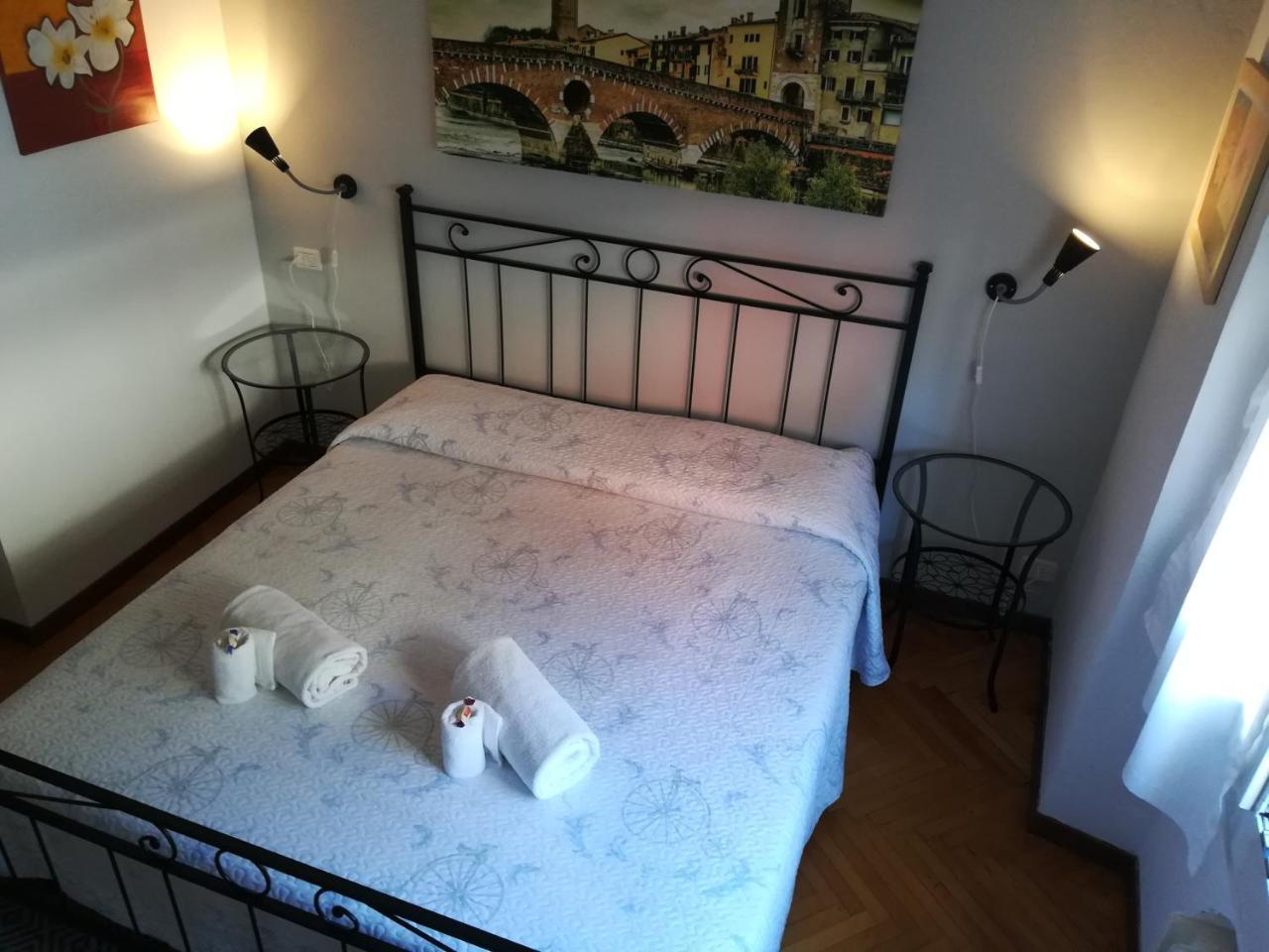 Отель A Casa Di Luca Верона Экстерьер фото